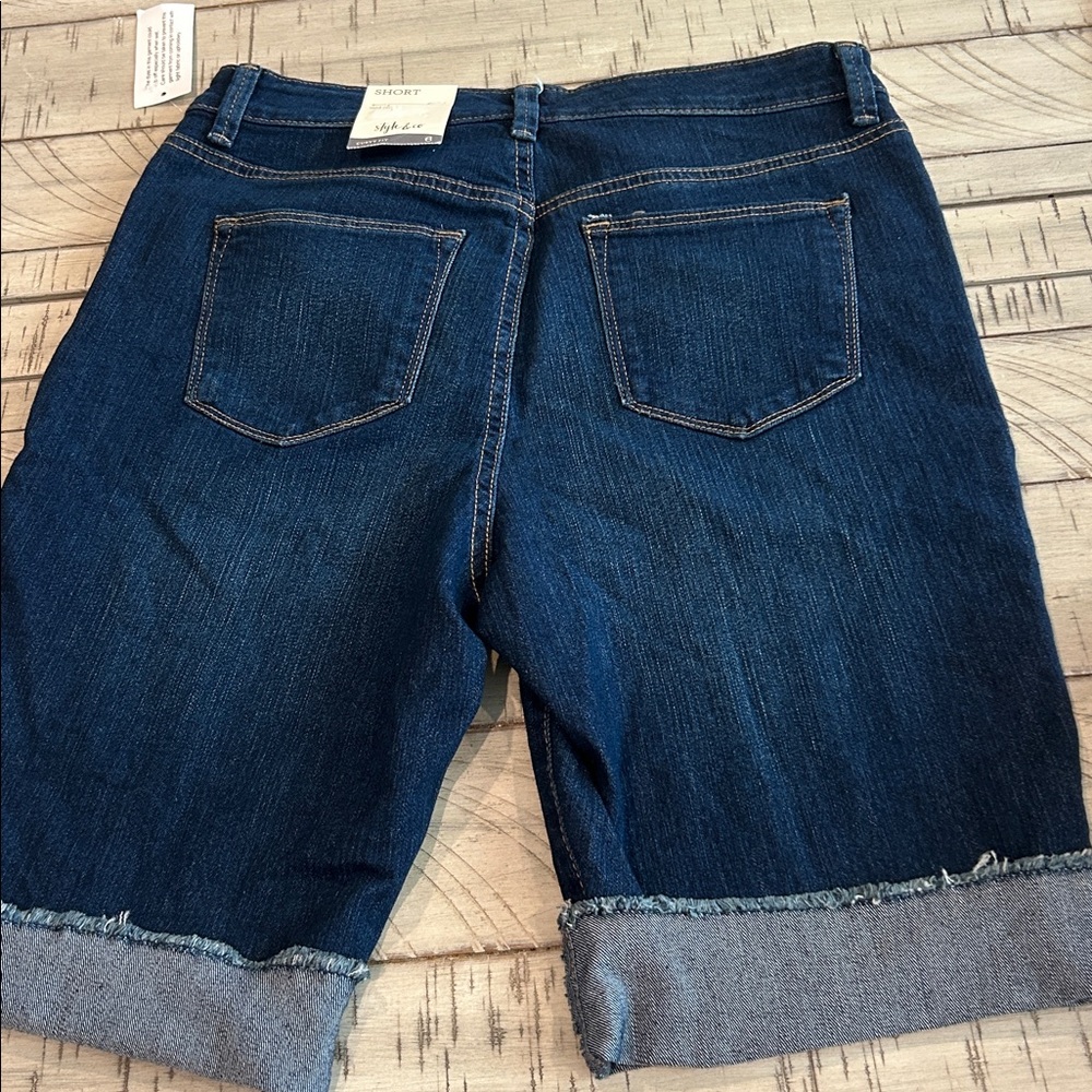 NWT Bermuda Cuffed Shorts Curvy Fit Stretch Denim Mid-rise Style & Co Size 6 - Picture 2 of 10